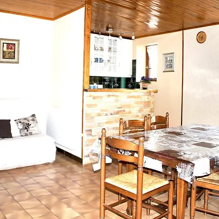 Prázdninový dům Maison Charmante Avec Vue Sur La Montagne, *