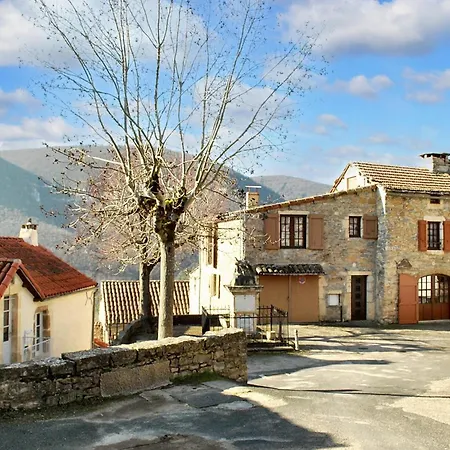 Дом отдыха Maison Charmante Avec Vue Sur La Montagne, Мостюежуль